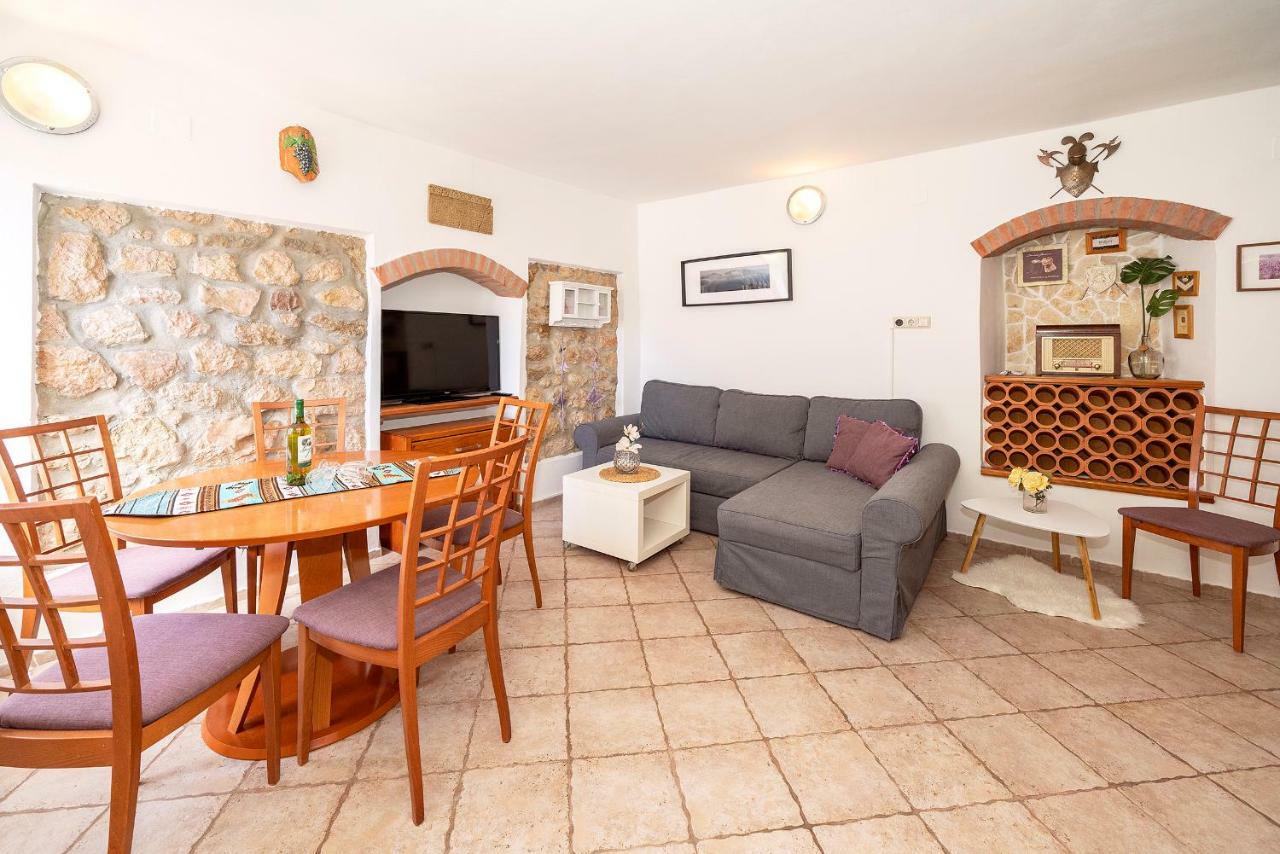 Mediterranean Apartment Korina Baska  Ngoại thất bức ảnh