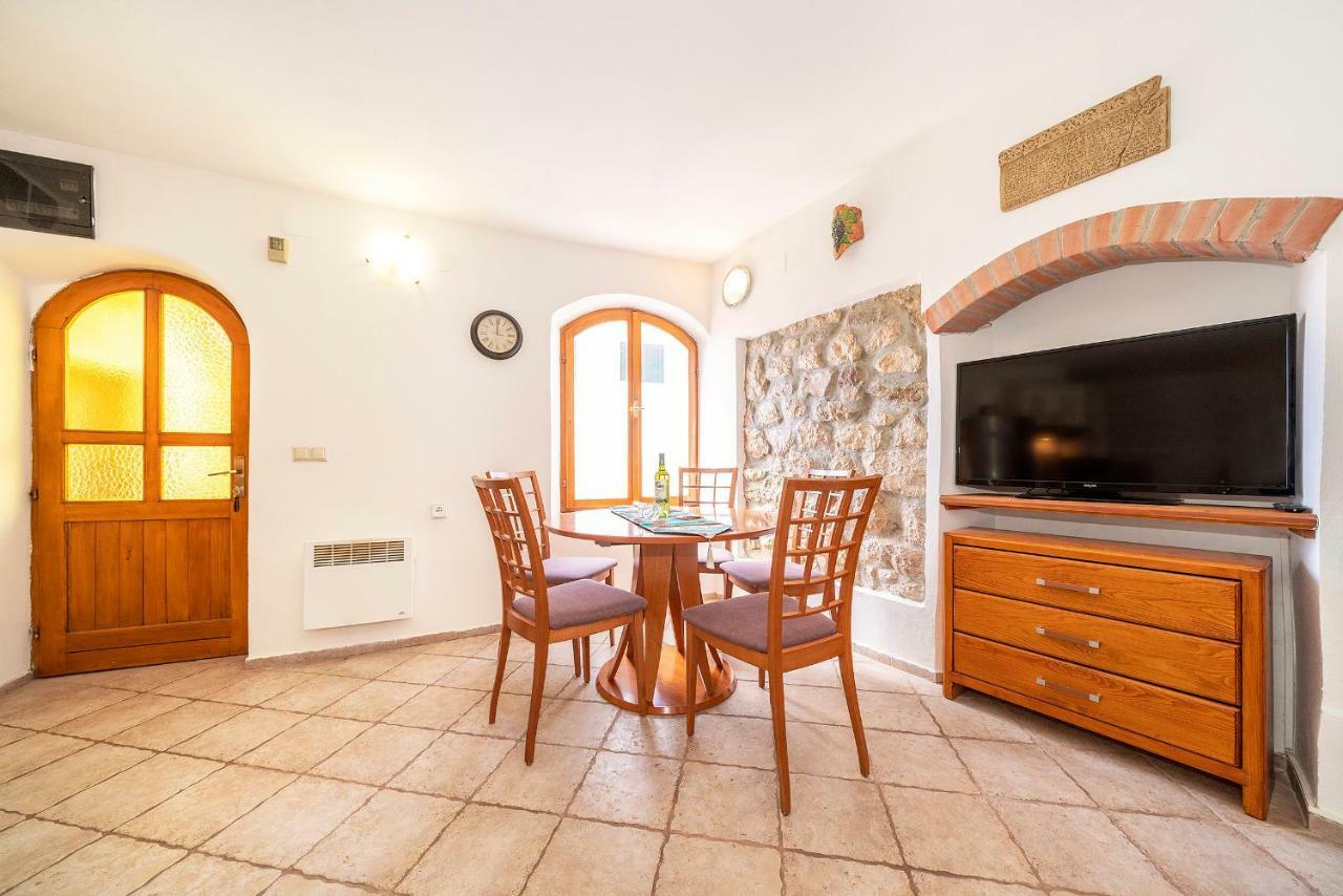Mediterranean Apartment Korina Baska  Ngoại thất bức ảnh